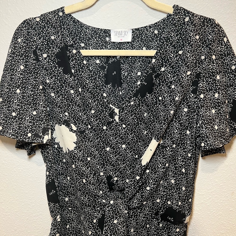 Sienna Sky Women’s Black and White Top Size M - Picture 4 of 9